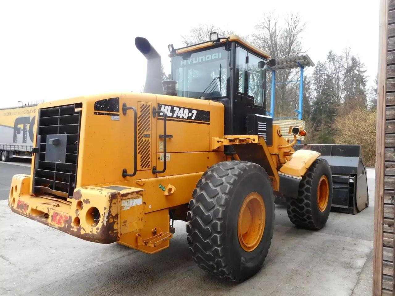 Hyundai hl740-7 mit hochkippschaufel u. volvo sw - Mini excavator: picture 4 Hyundai hl740-7 mit hochkippschaufel u. volvo sw - Mini excavator: picture 4