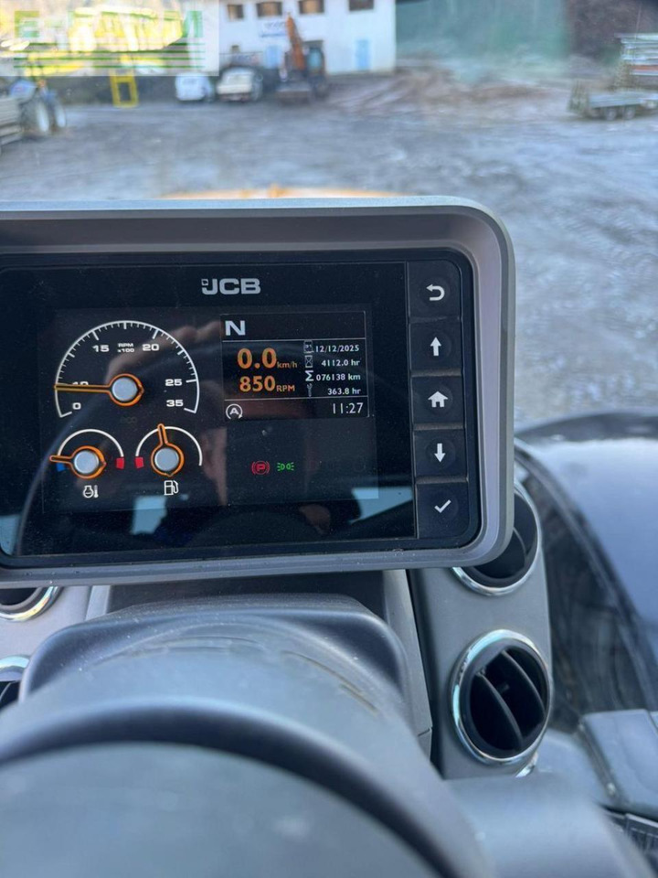 JCB 8330 - Farm tractor: picture 4 JCB 8330 - Farm tractor: picture 4