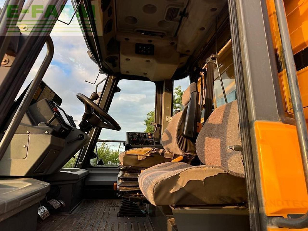 JCB fastrac 185 / 65 - Farm tractor: picture 3 JCB fastrac 185 / 65 - Farm tractor: picture 3