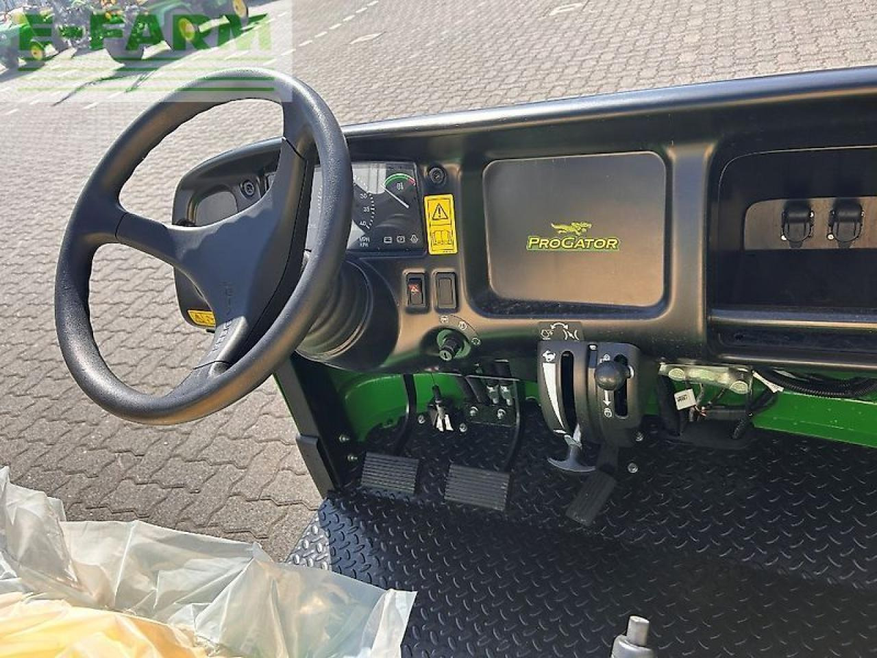 John Deere 2030a - Farm tractor: picture 5 John Deere 2030a - Farm tractor: picture 5