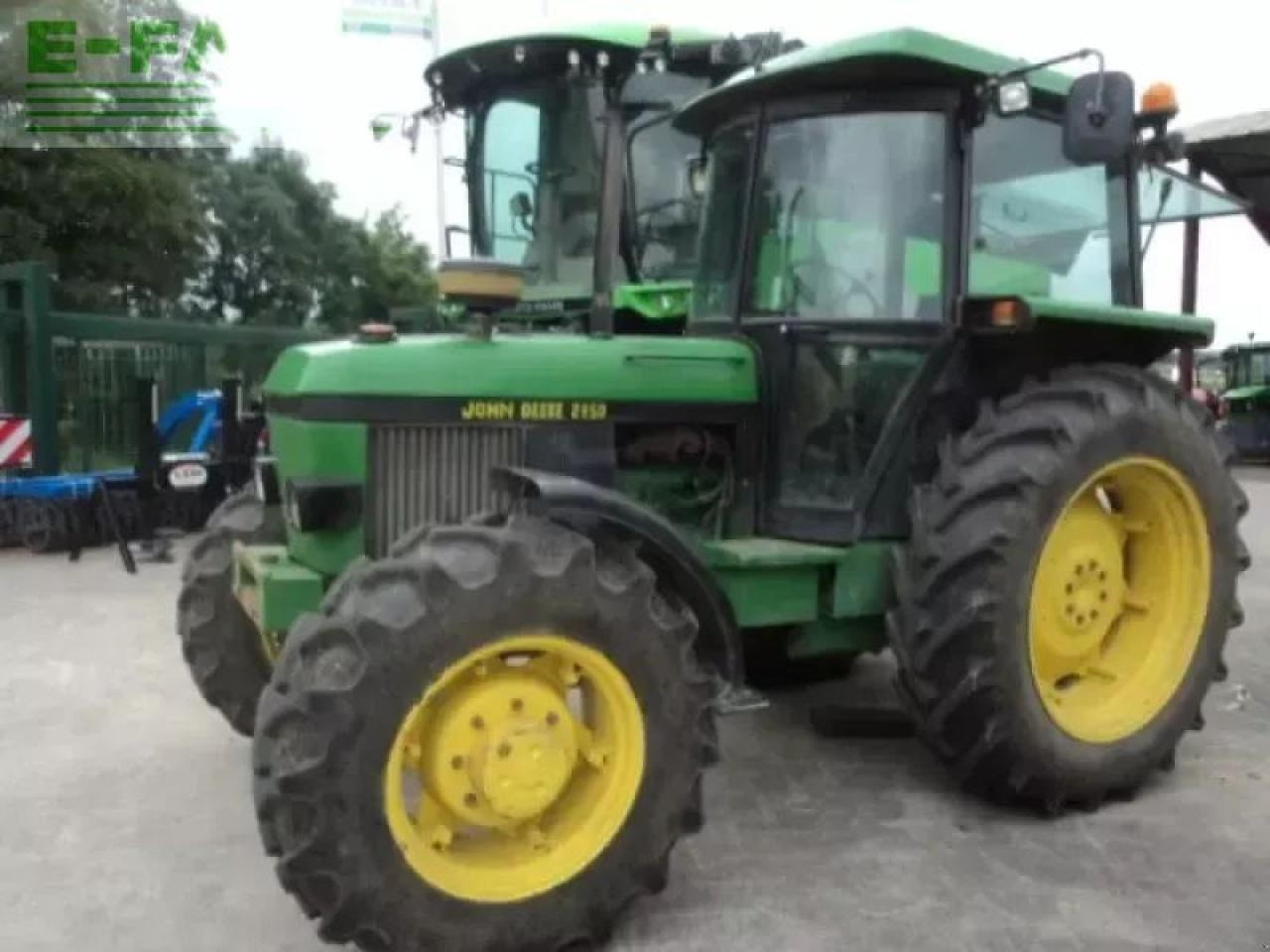 John Deere 2850 - Farm tractor: picture 1 John Deere 2850 - Farm tractor: picture 1