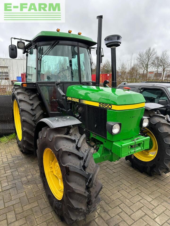 John Deere 2850 - Farm tractor: picture 1 John Deere 2850 - Farm tractor: picture 1