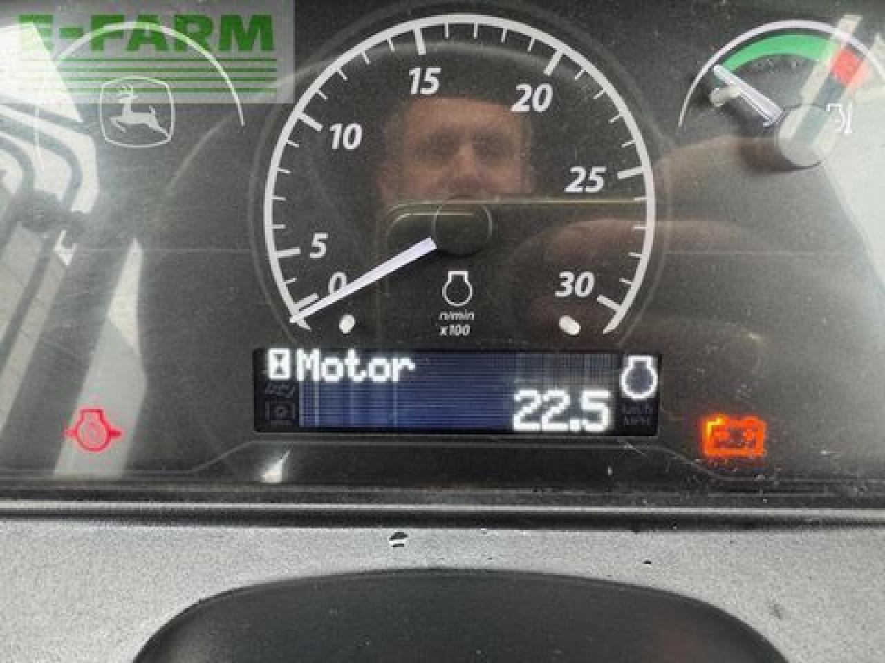 Farm tractor John Deere 3025e: picture 8