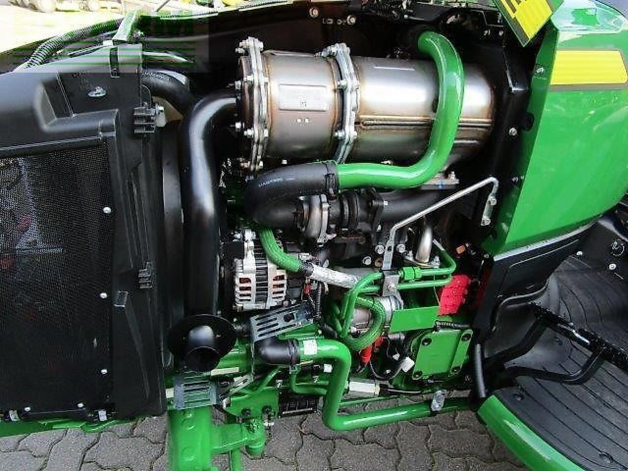 John Deere 3046r - Farm tractor: picture 2 John Deere 3046r - Farm tractor: picture 2