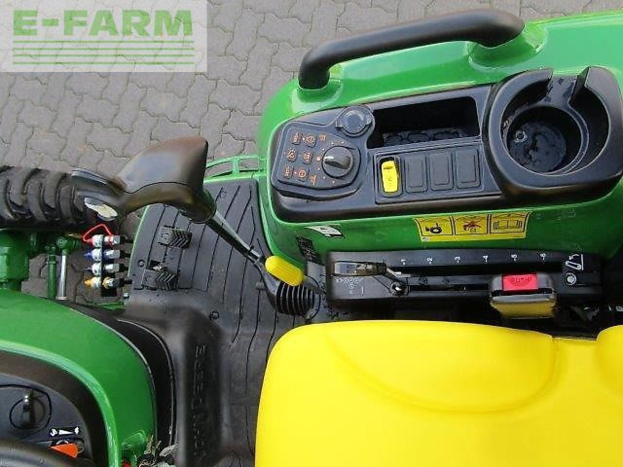 John Deere 3046r - Farm tractor: picture 5 John Deere 3046r - Farm tractor: picture 5