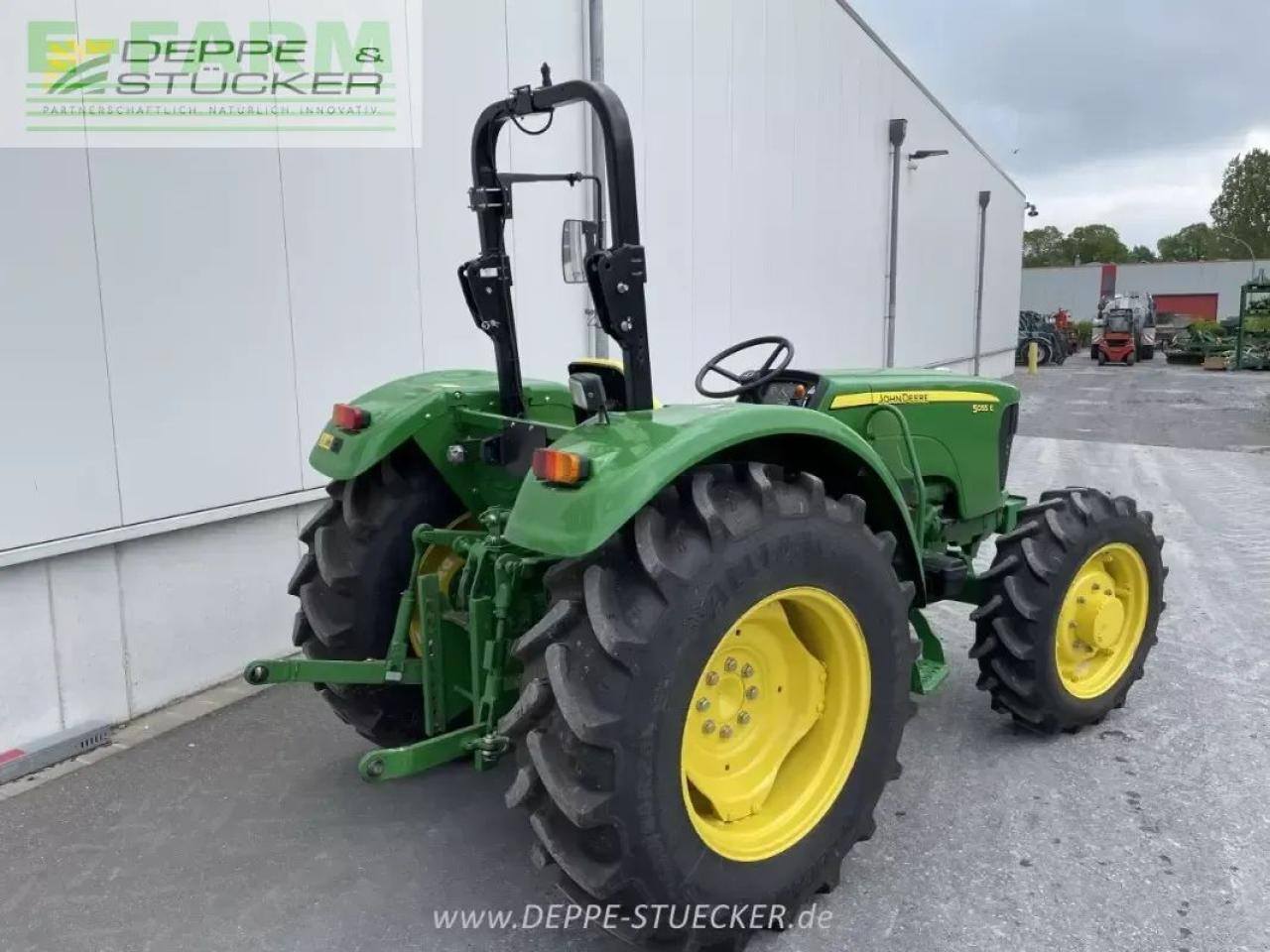 John Deere 5055e - Farm tractor: picture 2 John Deere 5055e - Farm tractor: picture 2