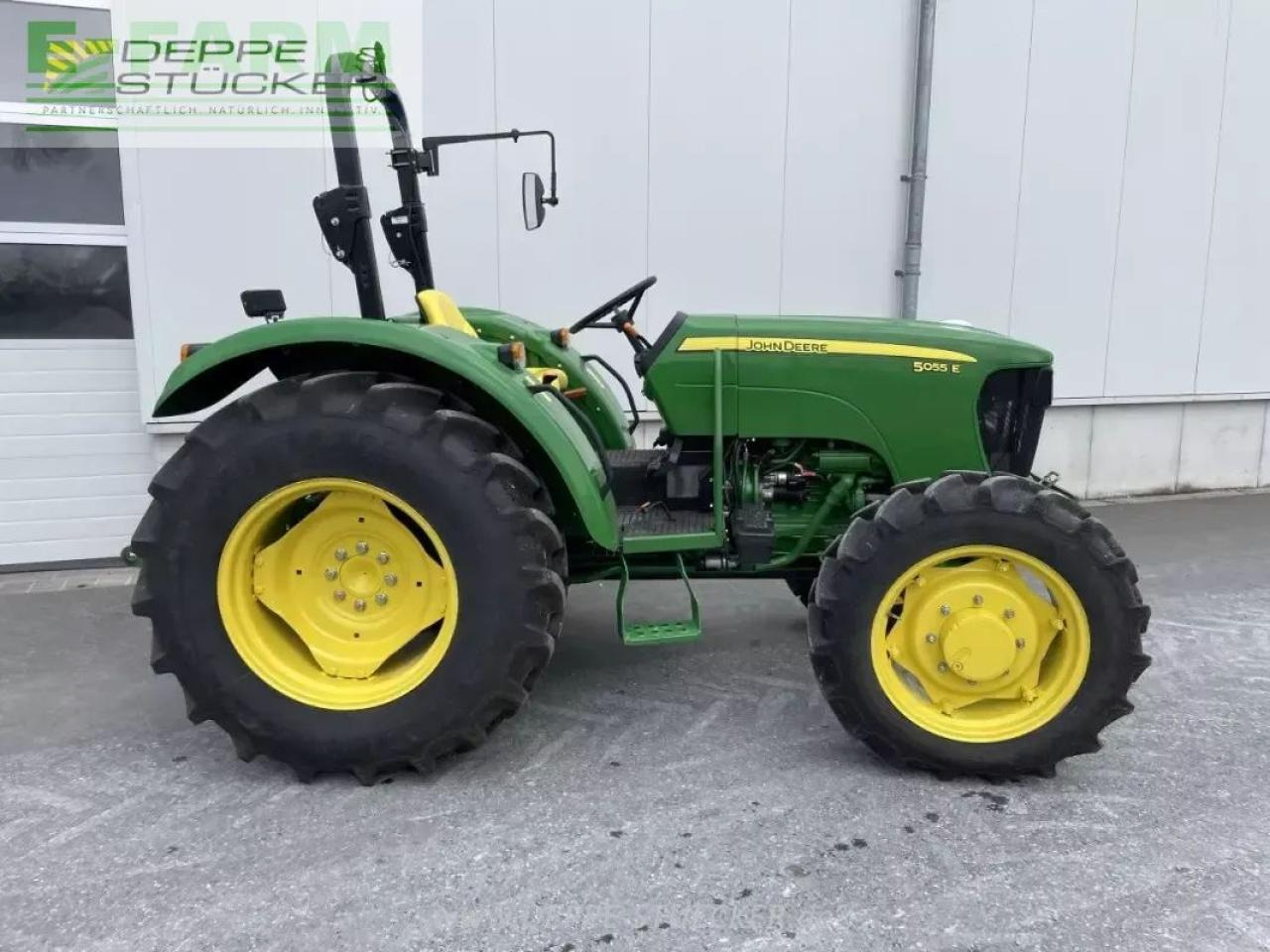 John Deere 5055e - Farm tractor: picture 3 John Deere 5055e - Farm tractor: picture 3