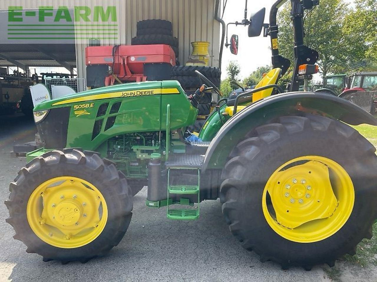 John Deere 5058e - Farm tractor: picture 3 John Deere 5058e - Farm tractor: picture 3