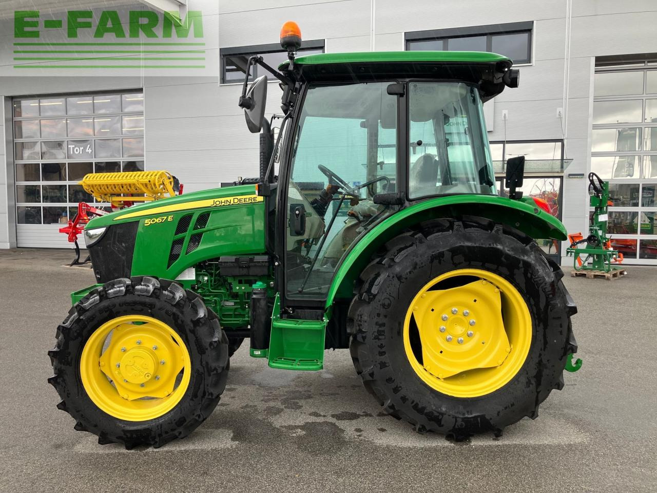 John Deere 5067E - Farm tractor: picture 2 John Deere 5067E - Farm tractor: picture 2