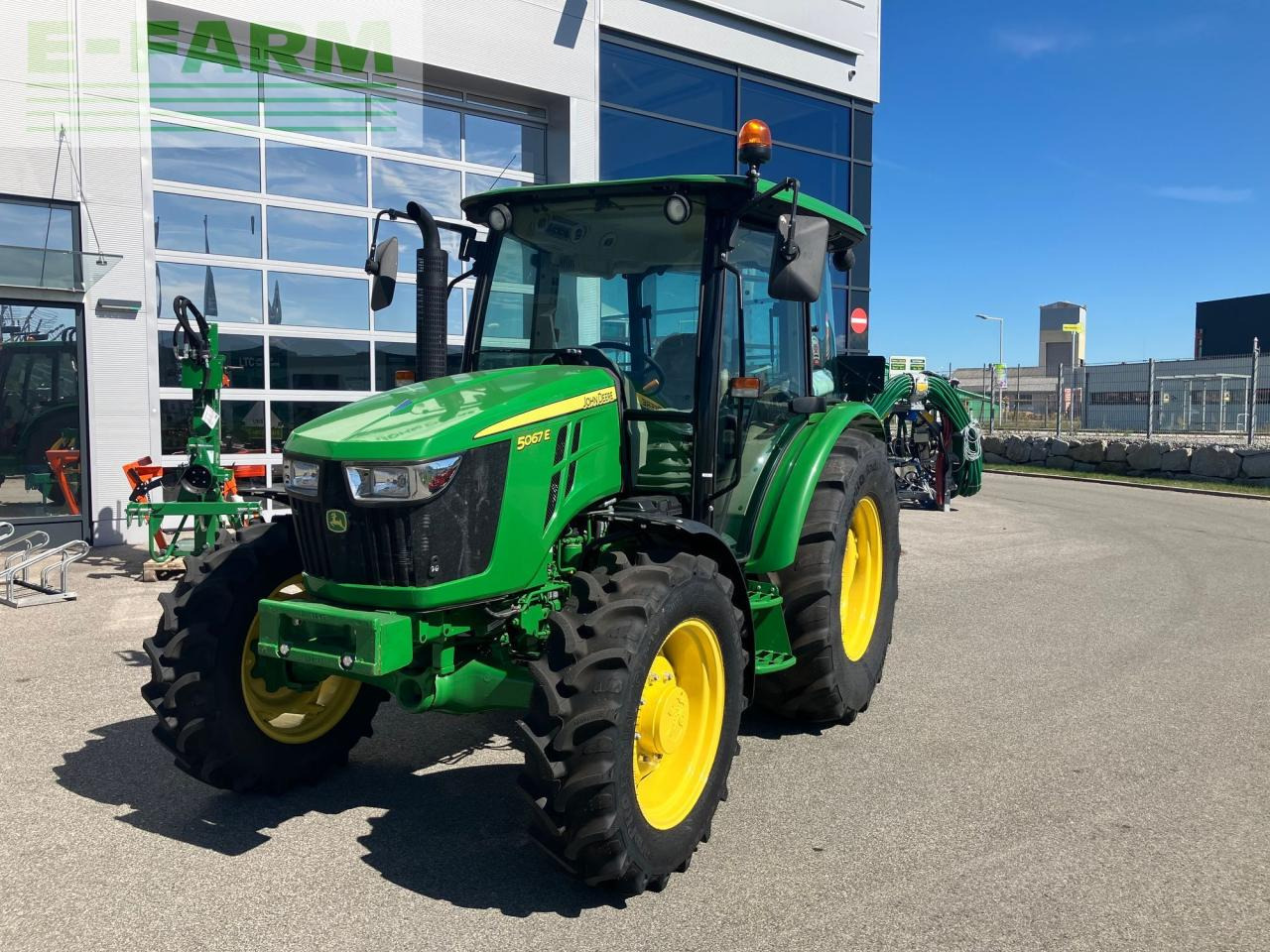 John Deere 5067E - Farm tractor: picture 1 John Deere 5067E - Farm tractor: picture 1