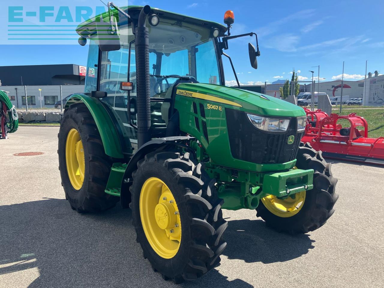 John Deere 5067E - Farm tractor: picture 3 John Deere 5067E - Farm tractor: picture 3
