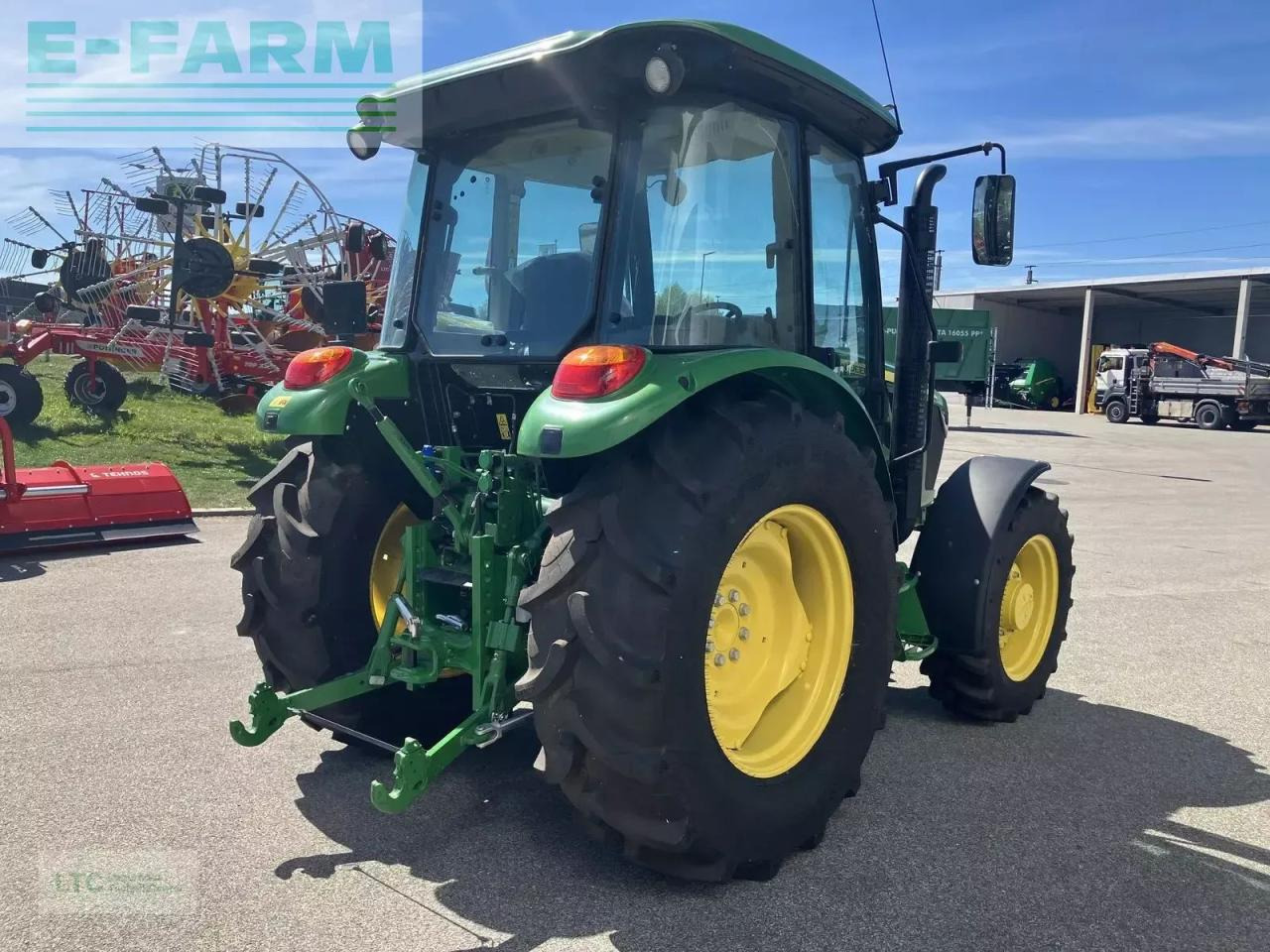 John Deere 5067e - Farm tractor: picture 3 John Deere 5067e - Farm tractor: picture 3