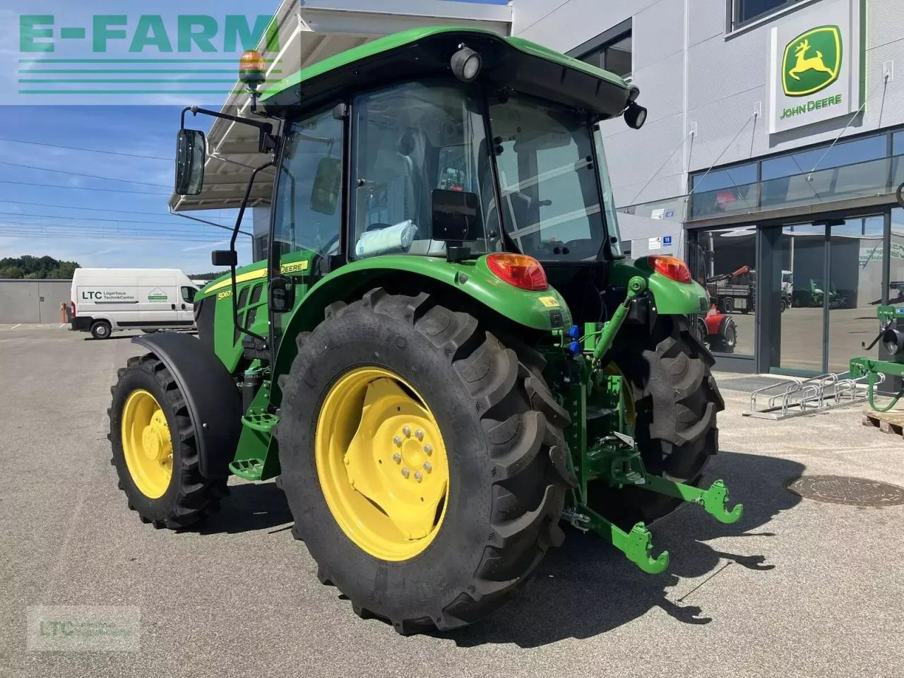 John Deere 5067e - Farm tractor: picture 4 John Deere 5067e - Farm tractor: picture 4