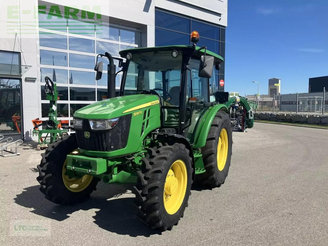 John Deere 5067e - Farm tractor: picture 1 John Deere 5067e - Farm tractor: picture 1