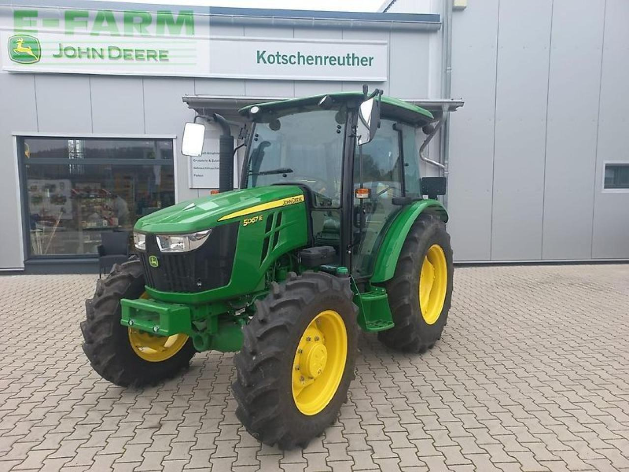 John Deere 5067e - Farm tractor: picture 1 John Deere 5067e - Farm tractor: picture 1