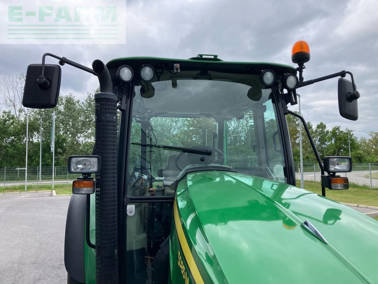Farm tractor John Deere 5085M: picture 11