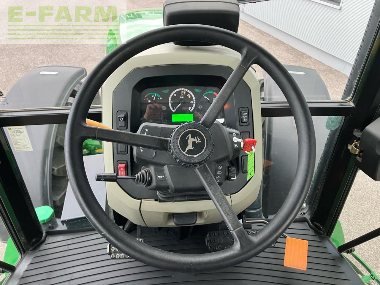 Farm tractor John Deere 5085M: picture 18