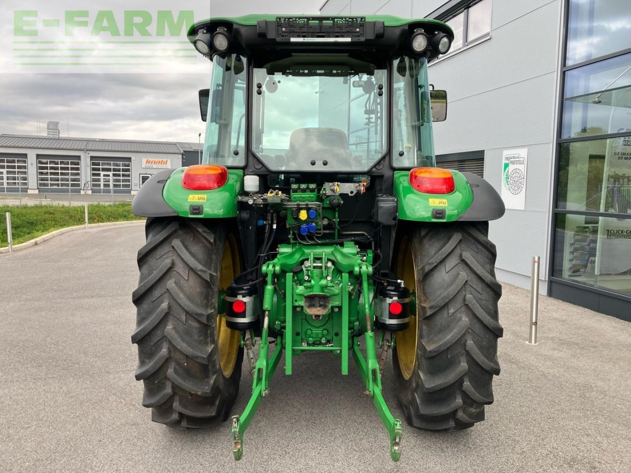 Farm tractor John Deere 5085M: picture 7