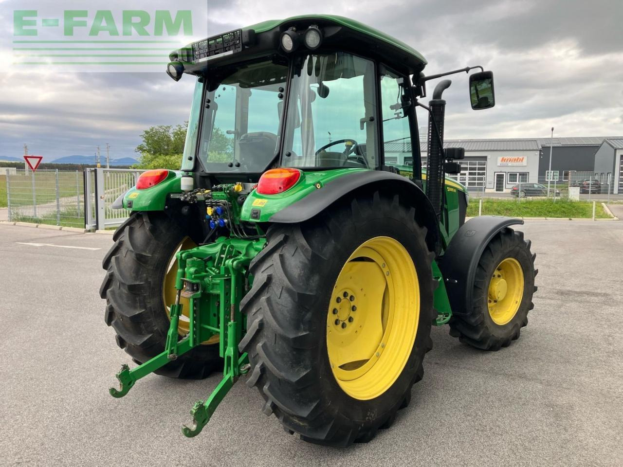 Farm tractor John Deere 5085M: picture 8