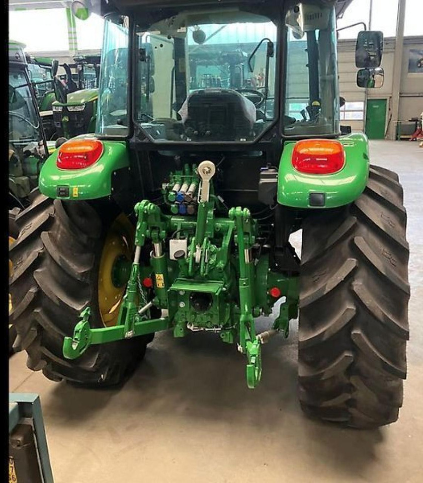 John Deere 5115m - Farm tractor: picture 4 John Deere 5115m - Farm tractor: picture 4
