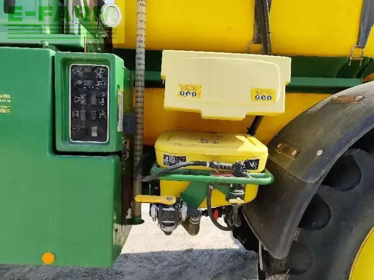 John Deere 5430i - Trailed sprayer: picture 4 John Deere 5430i - Trailed sprayer: picture 4