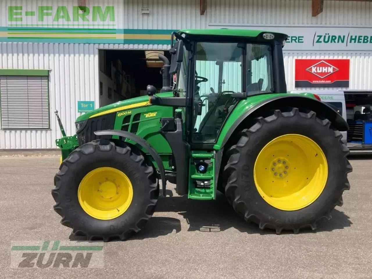 John Deere 6100m - Farm tractor: picture 2 John Deere 6100m - Farm tractor: picture 2