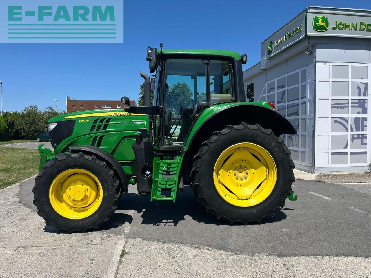 John Deere 6110M - Farm tractor: picture 2 John Deere 6110M - Farm tractor: picture 2