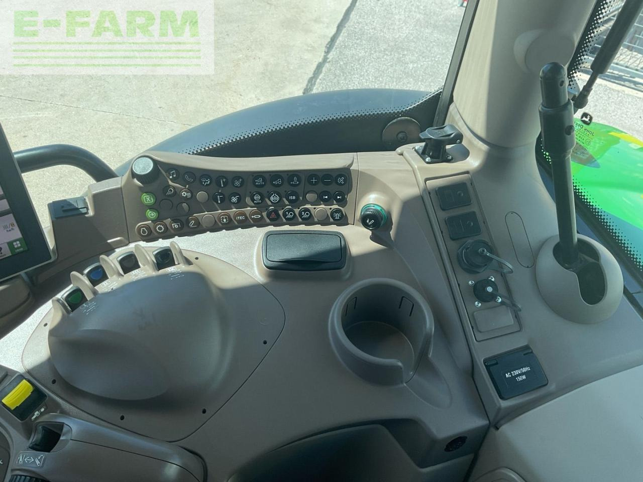 Farm tractor John Deere 6110R: picture 22
