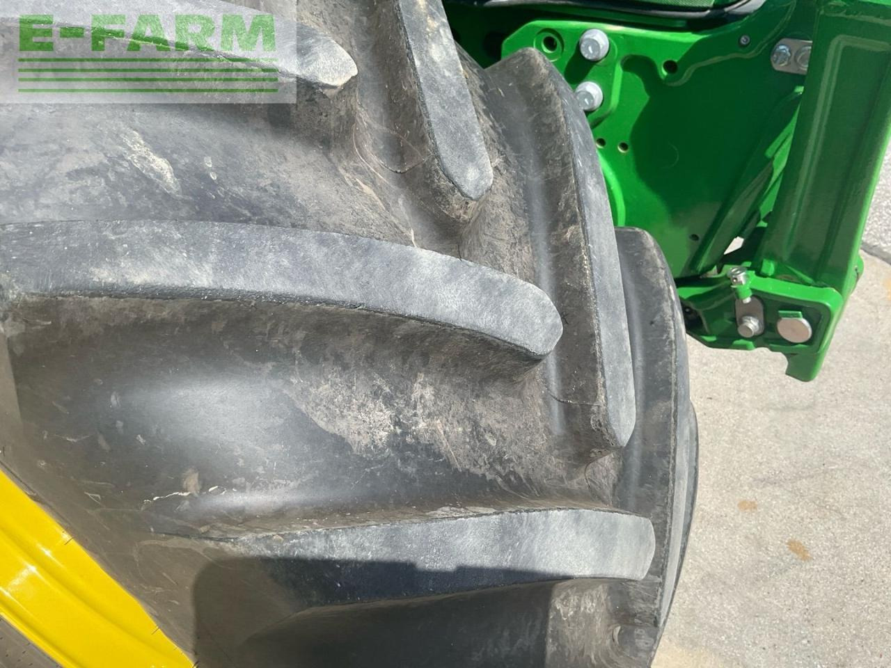 Farm tractor John Deere 6110R: picture 12