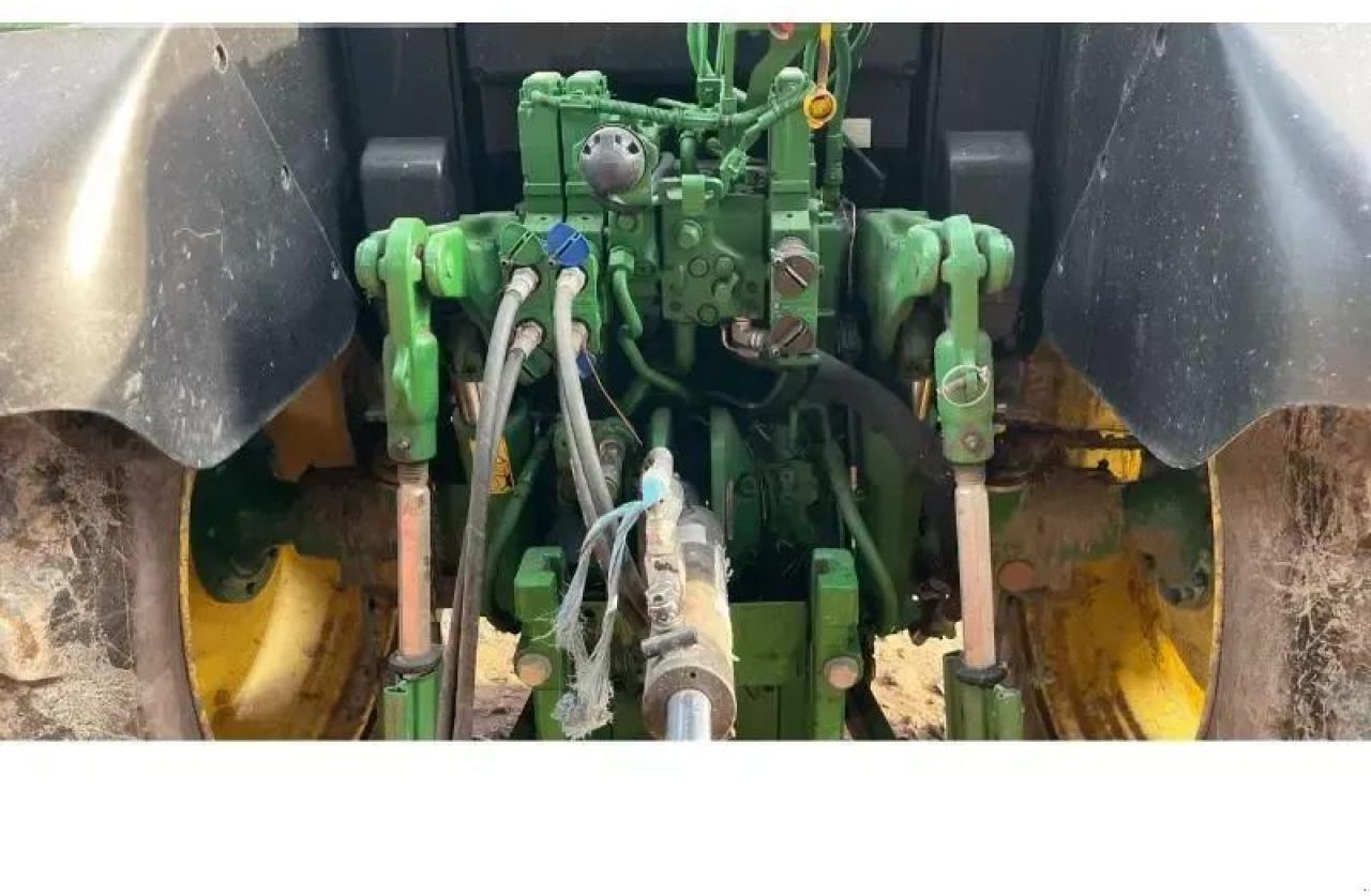 John Deere 6110m - Farm tractor: picture 5 John Deere 6110m - Farm tractor: picture 5