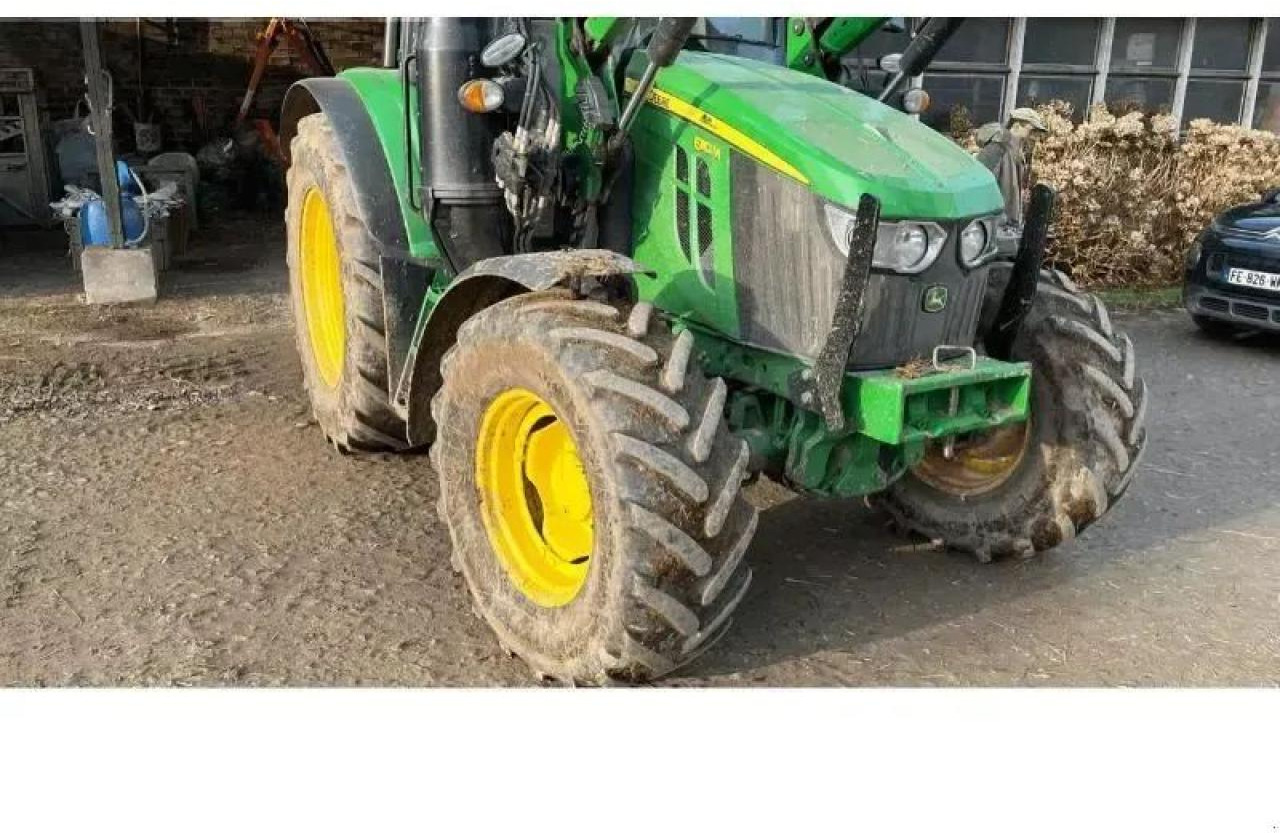 John Deere 6110m - Farm tractor: picture 2 John Deere 6110m - Farm tractor: picture 2