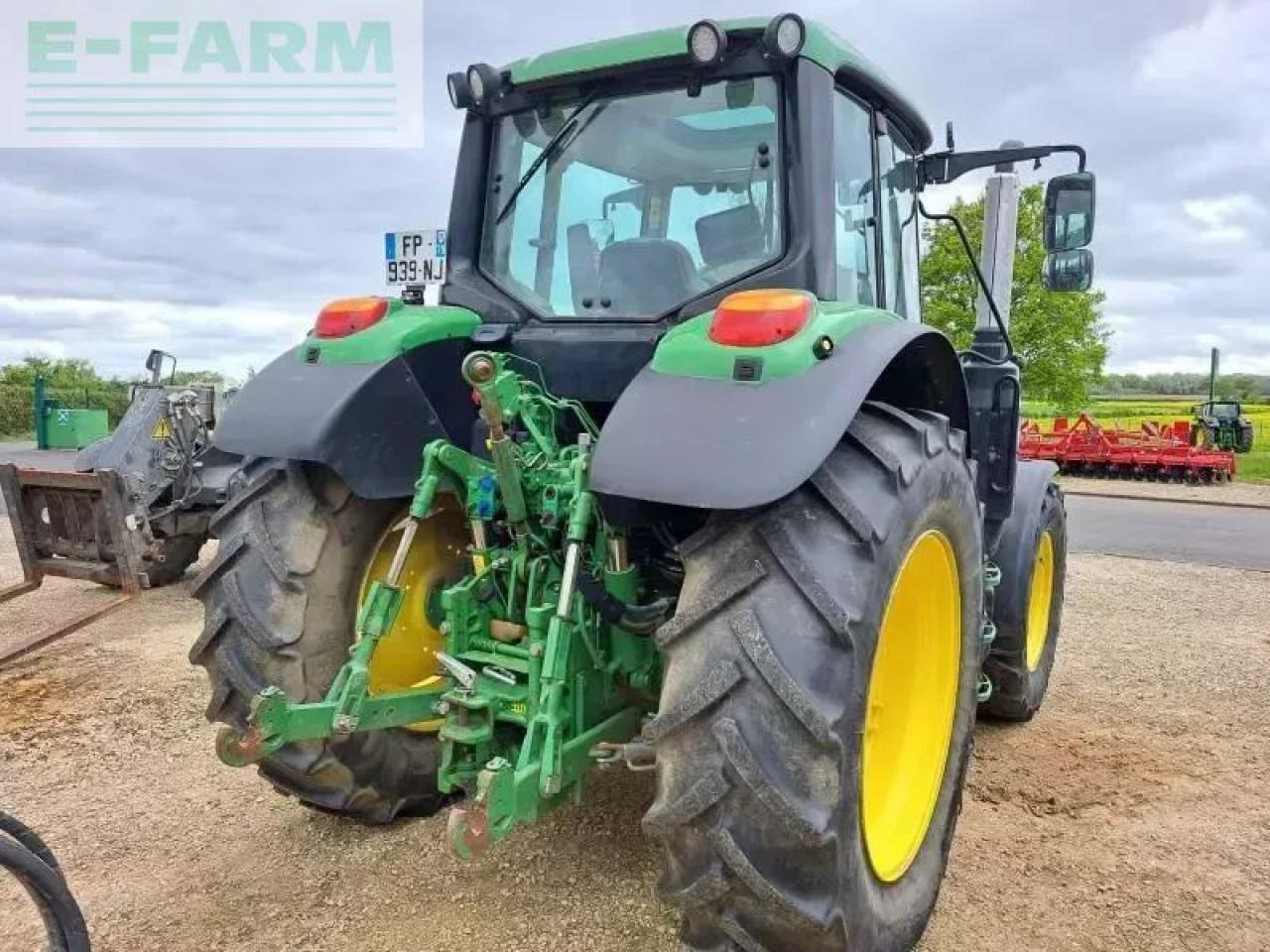 John Deere 6110m - Farm tractor: picture 4 John Deere 6110m - Farm tractor: picture 4