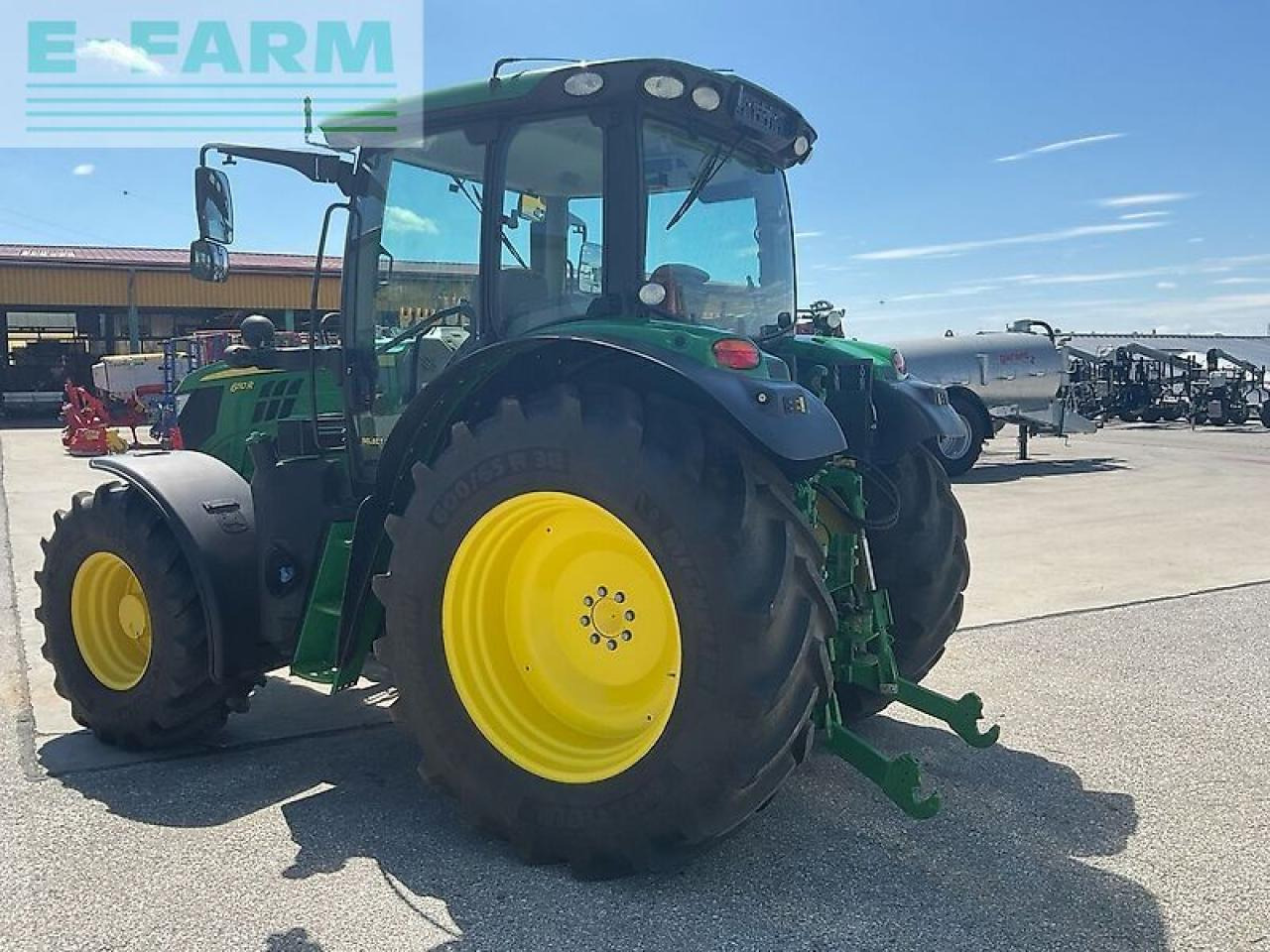 John Deere 6110r - Farm tractor: picture 4 John Deere 6110r - Farm tractor: picture 4