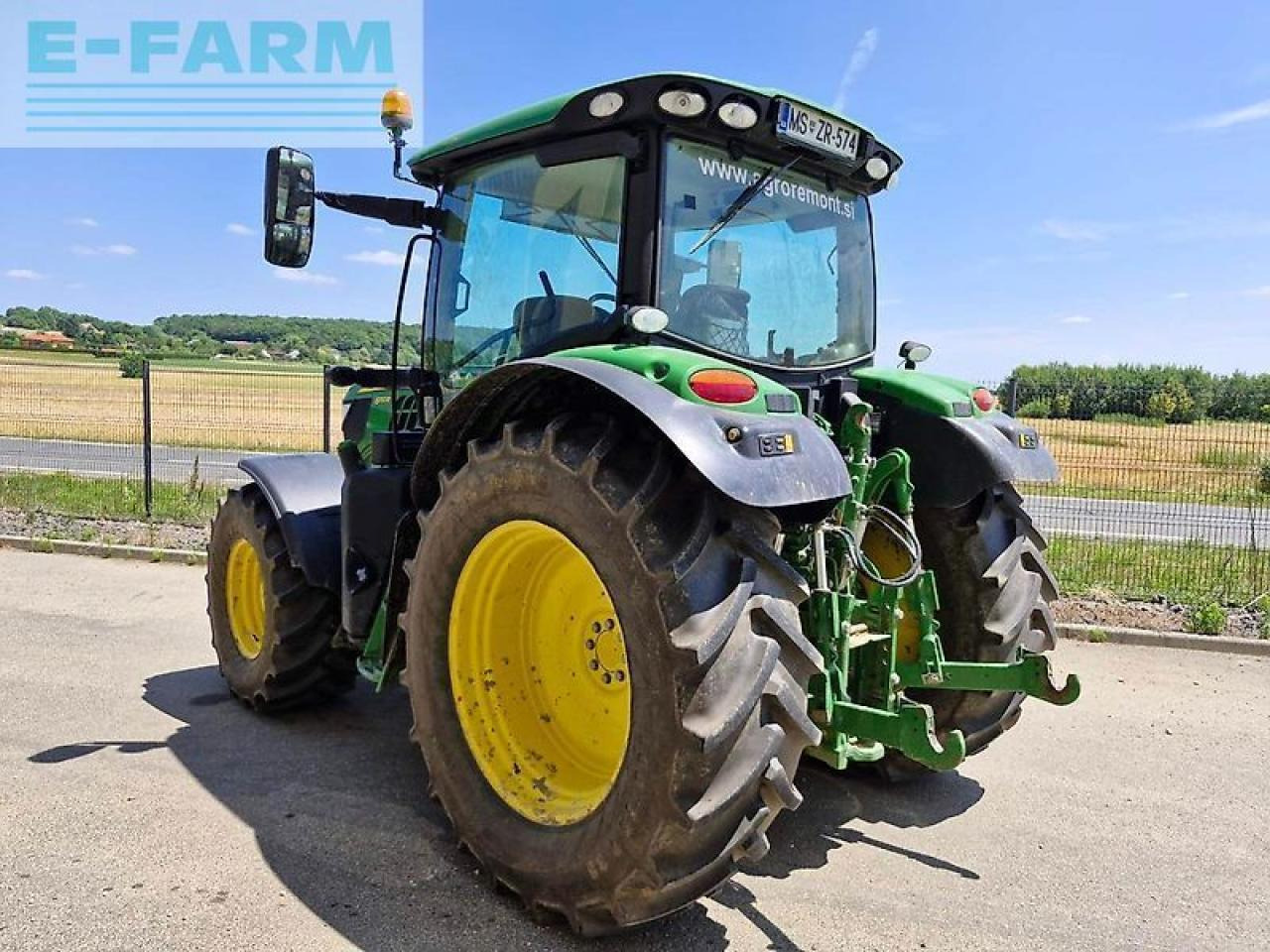 John Deere 6110r - Farm tractor: picture 4 John Deere 6110r - Farm tractor: picture 4