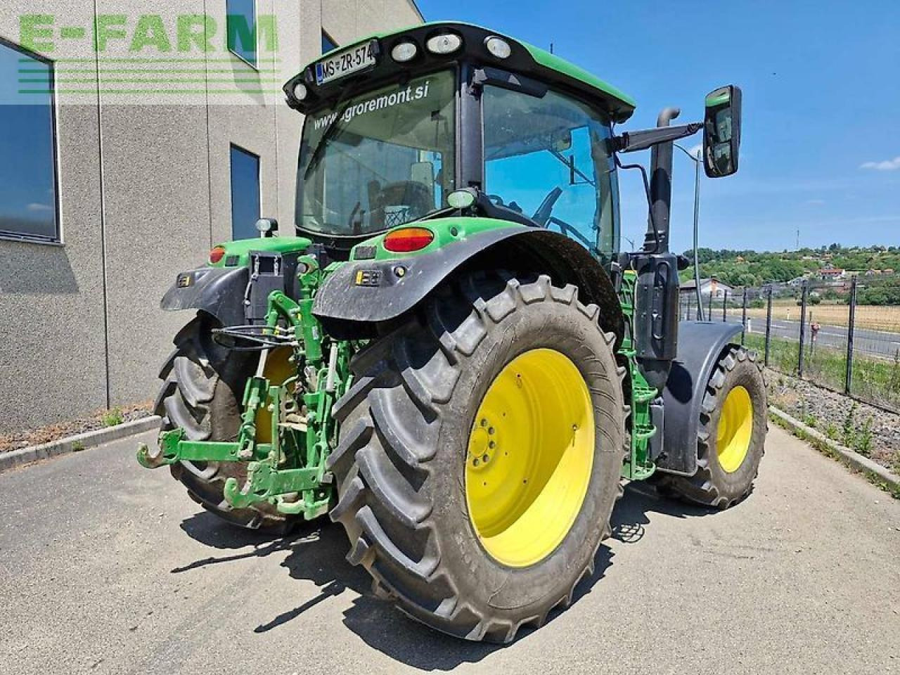 John Deere 6110r - Farm tractor: picture 3 John Deere 6110r - Farm tractor: picture 3