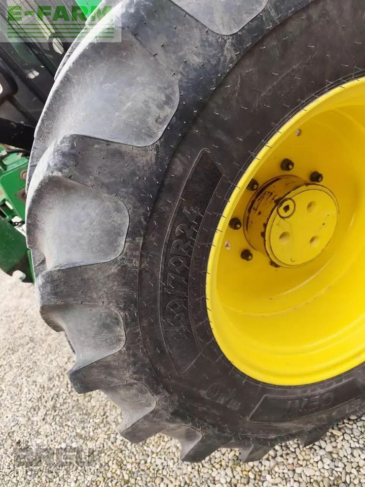 John Deere 6120 - Farm tractor: picture 2 John Deere 6120 - Farm tractor: picture 2