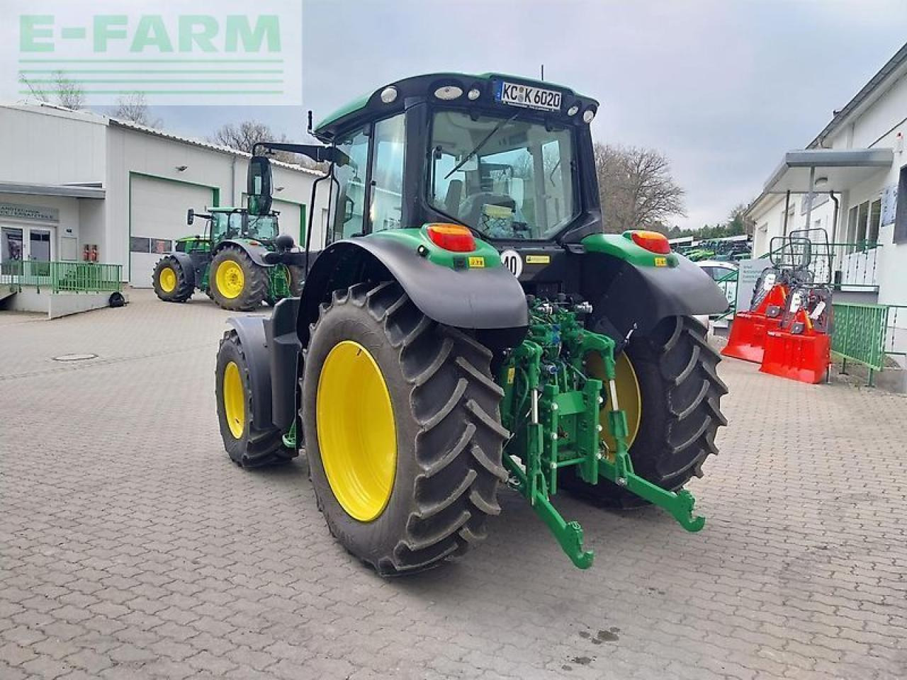 John Deere 6120m - Farm tractor: picture 4 John Deere 6120m - Farm tractor: picture 4