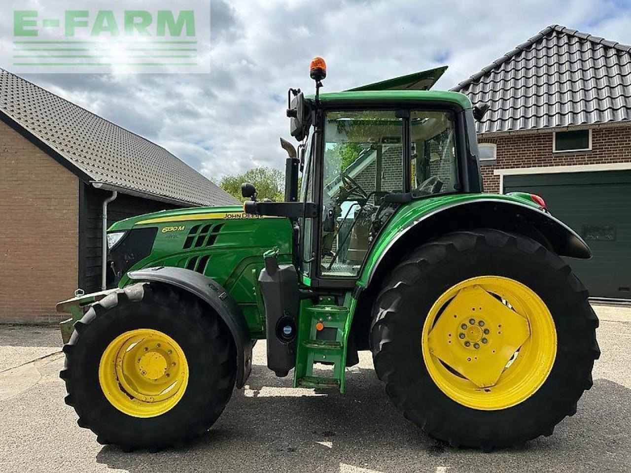 John Deere 6130m pq+ - Farm tractor: picture 2 John Deere 6130m pq+ - Farm tractor: picture 2