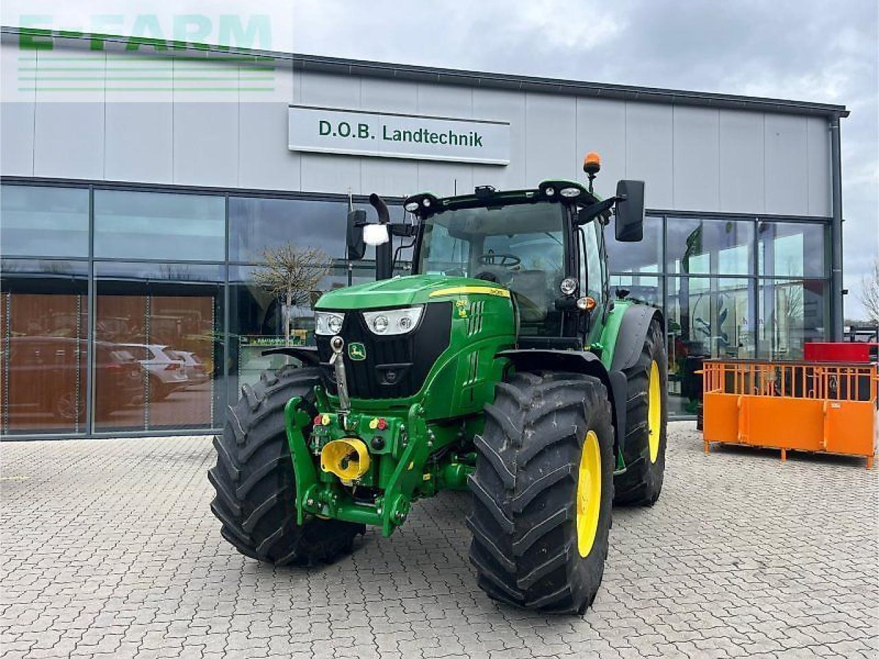 John Deere 6135 r - Farm tractor: picture 1 John Deere 6135 r - Farm tractor: picture 1
