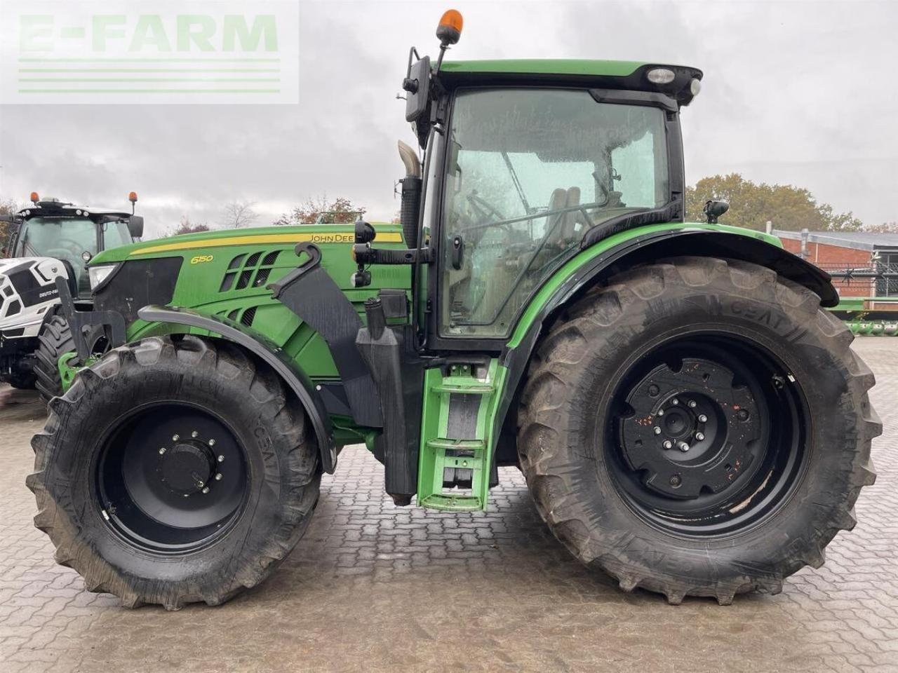 John Deere 6150r - Farm tractor: picture 4 John Deere 6150r - Farm tractor: picture 4