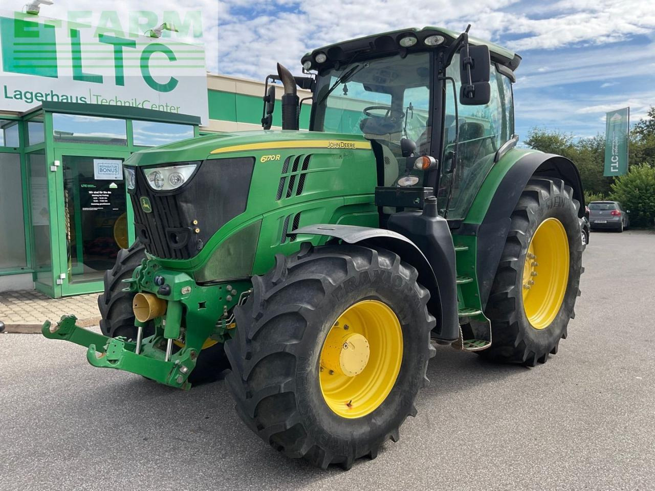 John Deere 6170R - Farm tractor: picture 1 John Deere 6170R - Farm tractor: picture 1