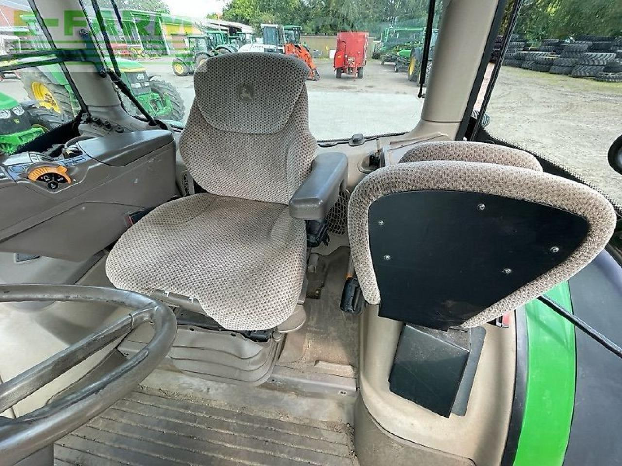 Farm tractor John Deere 6175 r: picture 14