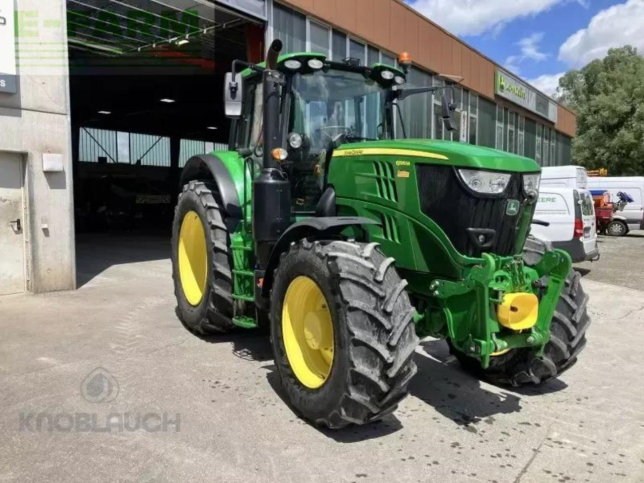 John Deere 6195m - Farm tractor: picture 1 John Deere 6195m - Farm tractor: picture 1