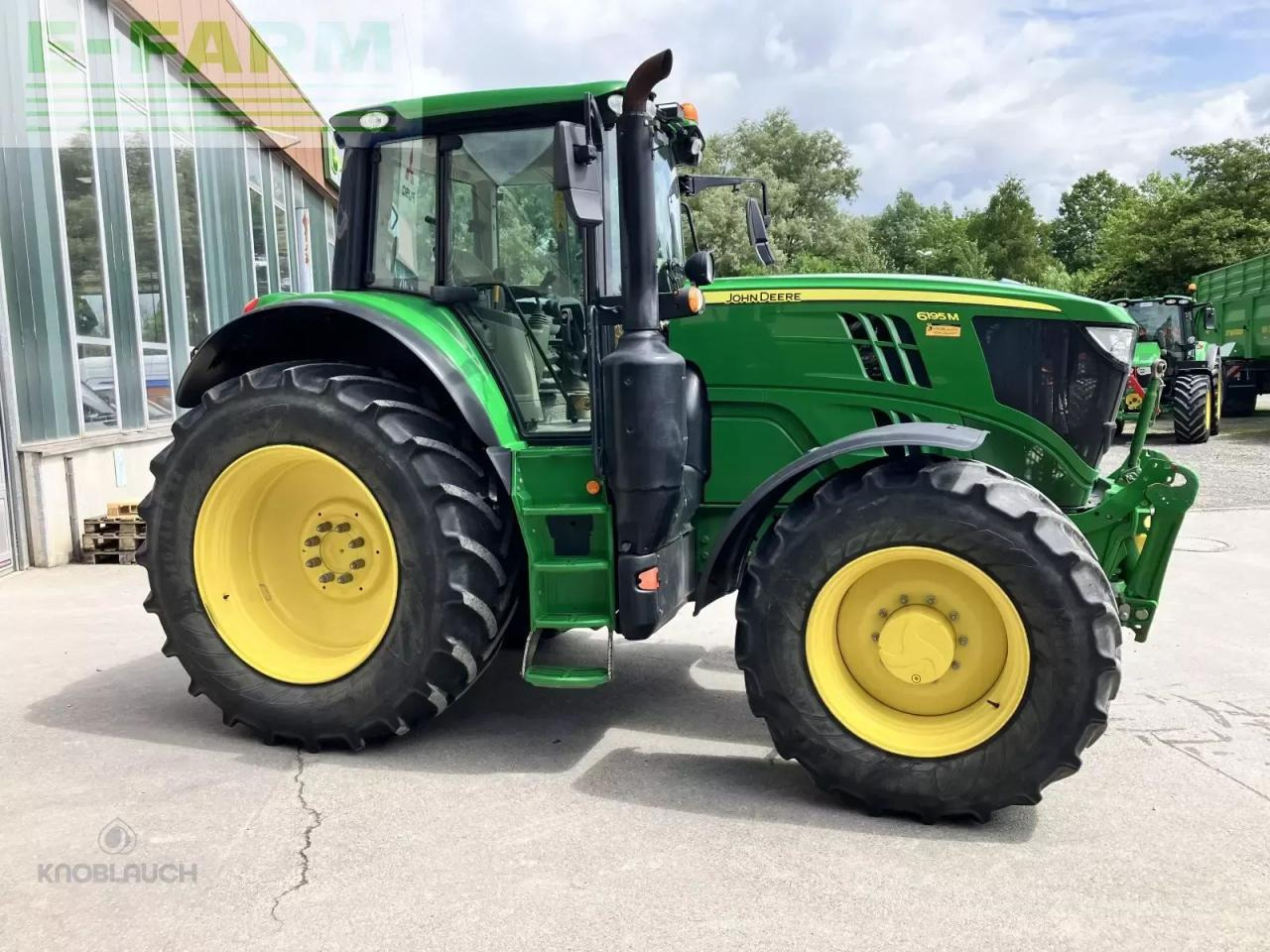 John Deere 6195m - Farm tractor: picture 3 John Deere 6195m - Farm tractor: picture 3