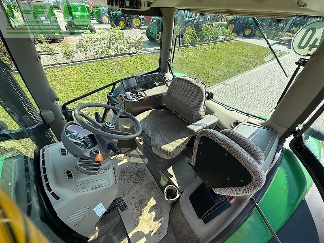 Farm tractor John Deere 6210r: picture 12