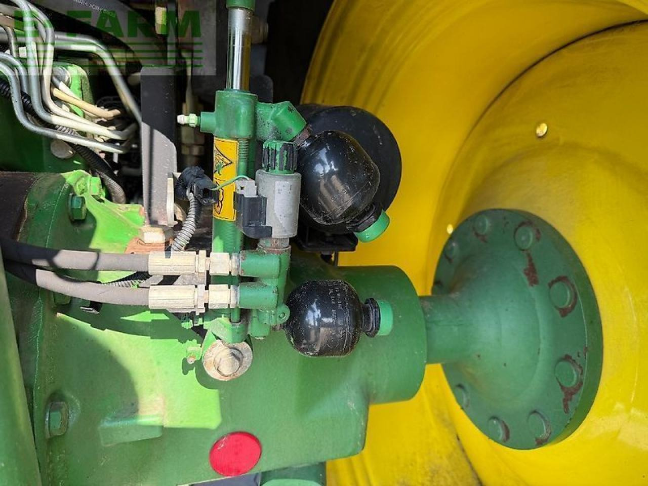 Farm tractor John Deere 6210r: picture 10