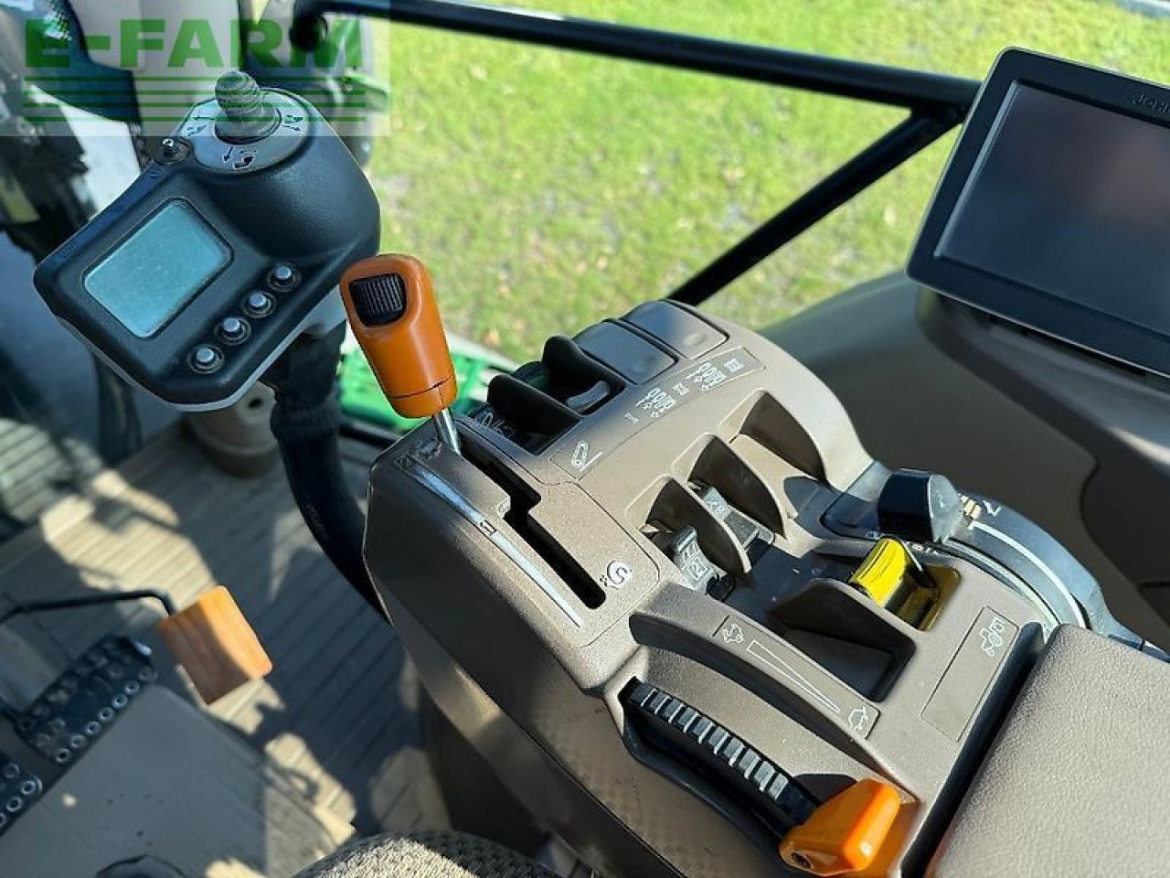 Farm tractor John Deere 6210r: picture 13