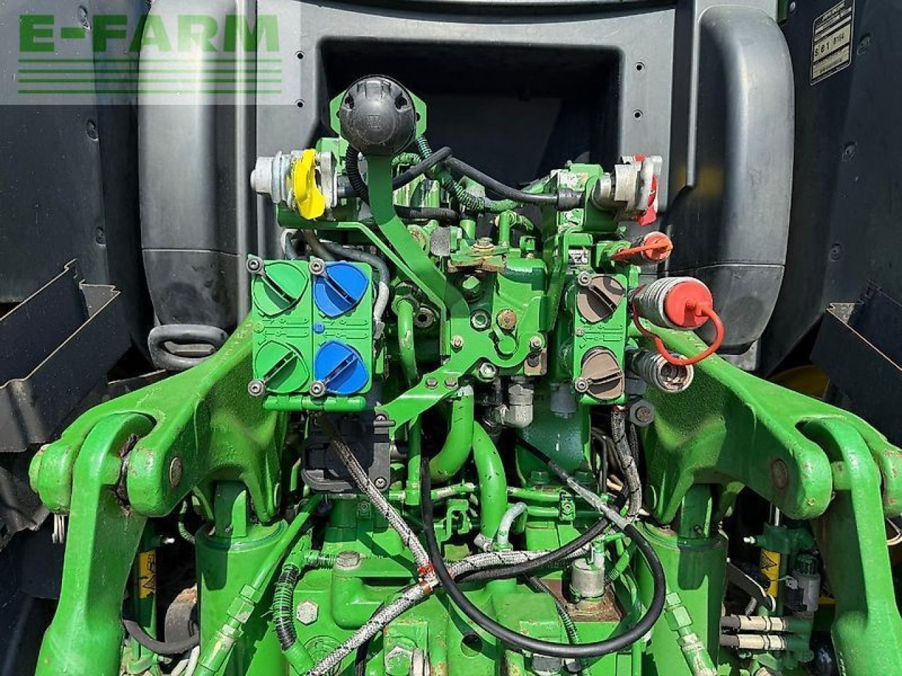 Farm tractor John Deere 6210r: picture 9