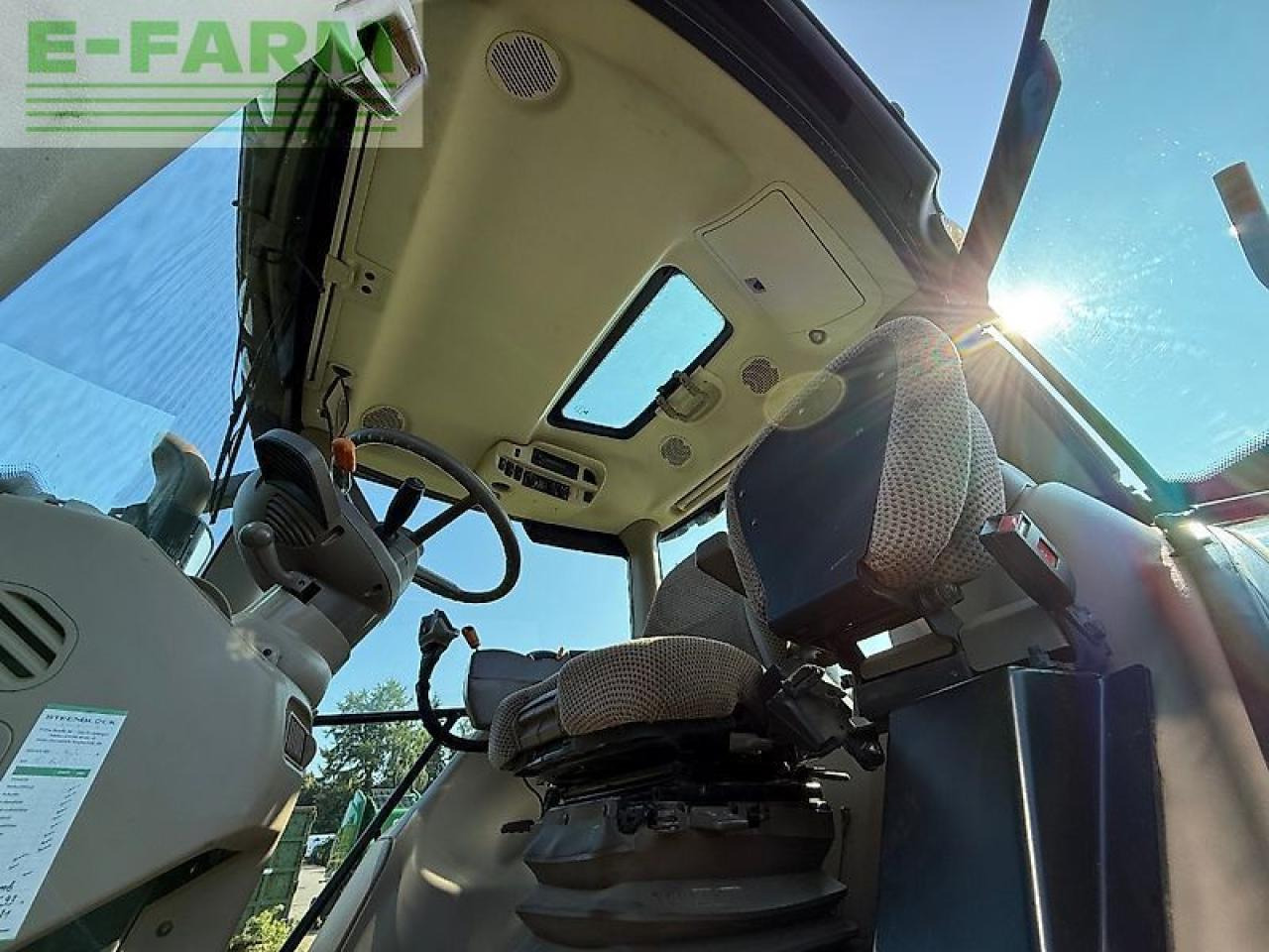 Farm tractor John Deere 6210r: picture 11