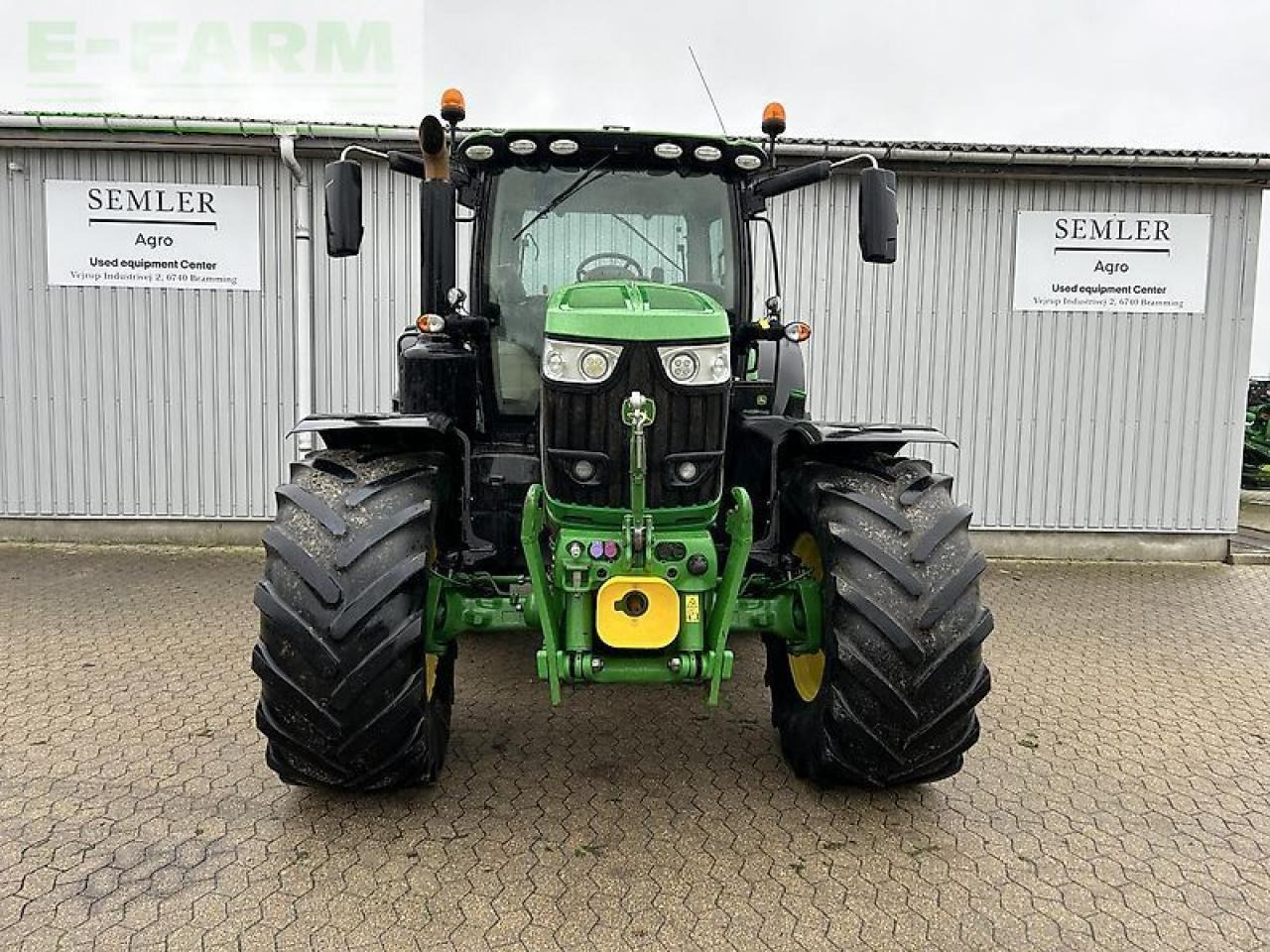 John Deere 6215r - Farm tractor: picture 2 John Deere 6215r - Farm tractor: picture 2